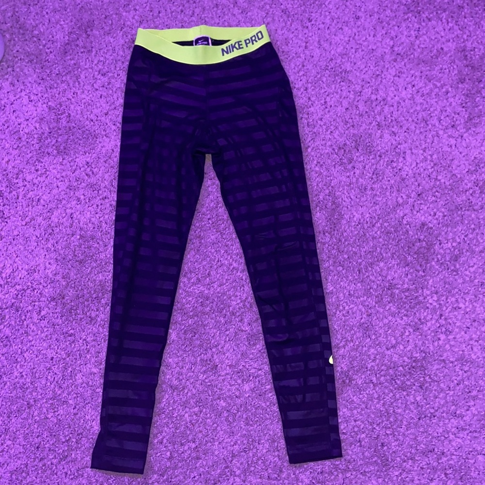 nike leggings ... size s. ADORABLE